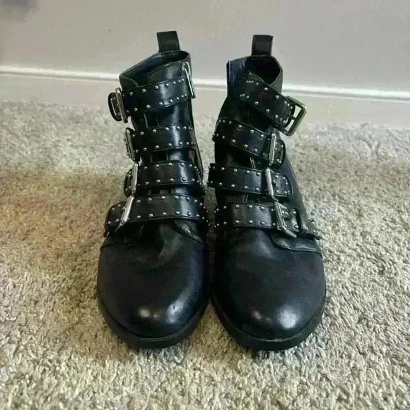 Vince Camuto Corvina Moto Biker Black Leather Bootie Studded Straps Size 7.5 - Picture 2 of 8